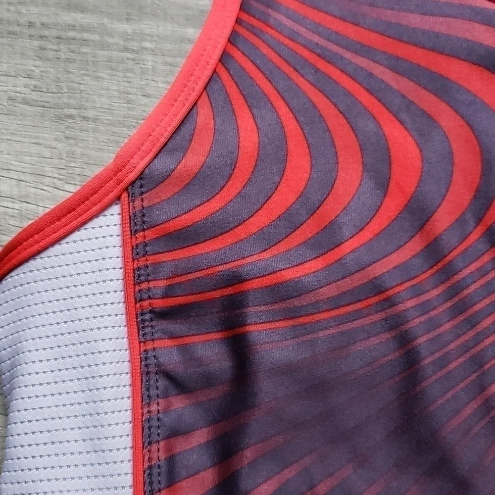 𝅺NWT Nike Women Dri-Fit Workout Top Black Red M